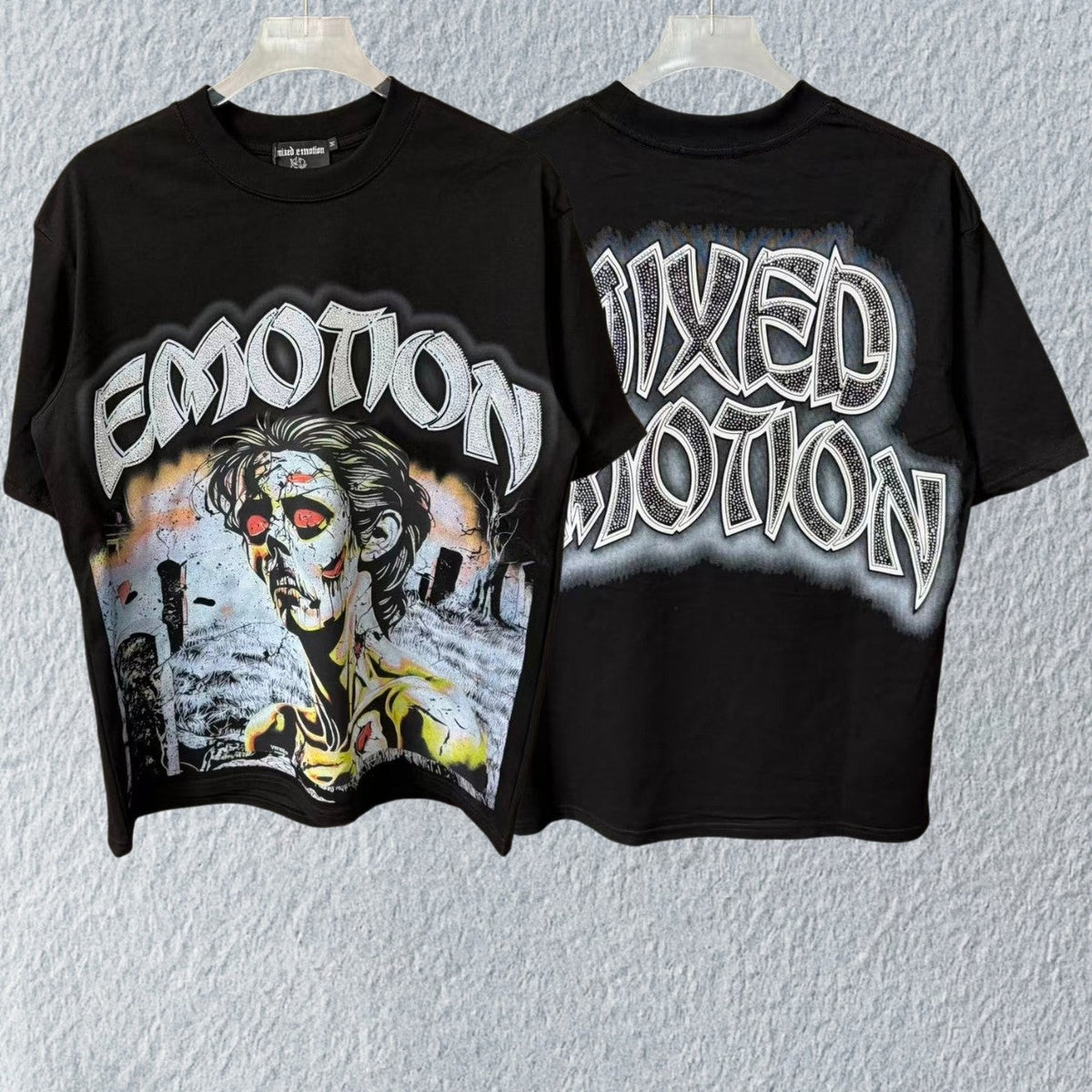 MIXED EMOTION Skull Graphic T-Shirt